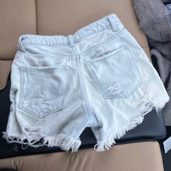 VERVET Distressed Jean shorts - Picture 3 of 3